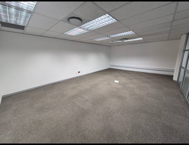 2,119M² OFFICE TO LET IN WOODMEAD